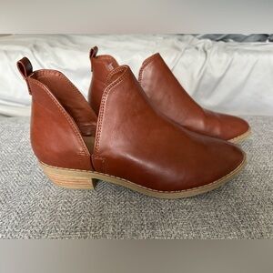 Universal Thread Rust Colored Ankle Boots
